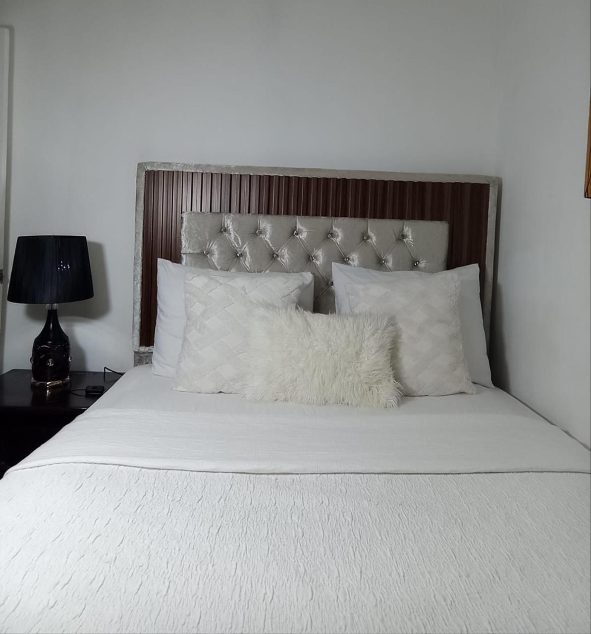 Apartamentos De 1 2 Y 3 Habitaciones Сантяго де лос Кабайерос Екстериор снимка