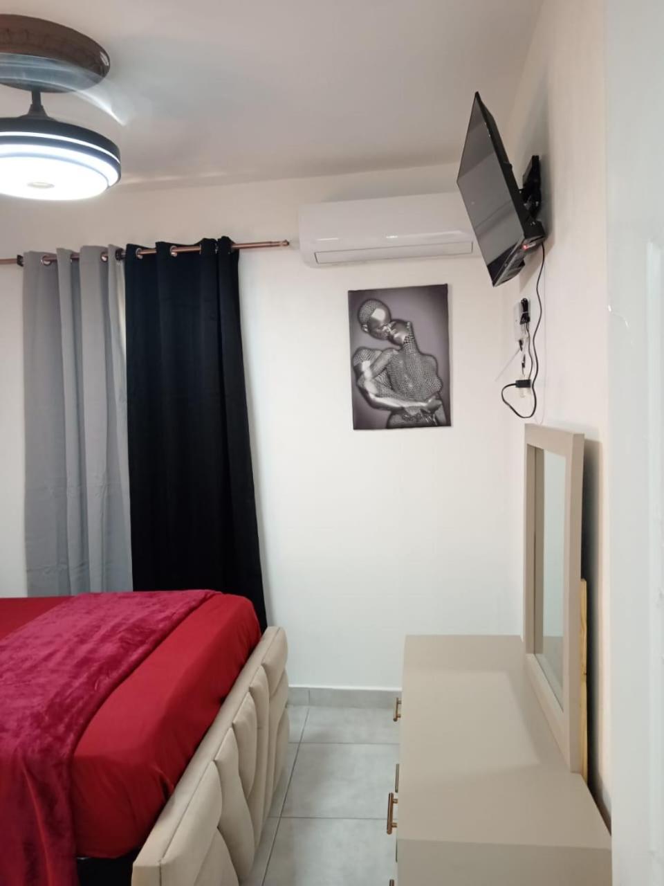 Apartamentos De 1 2 Y 3 Habitaciones Сантяго де лос Кабайерос Екстериор снимка
