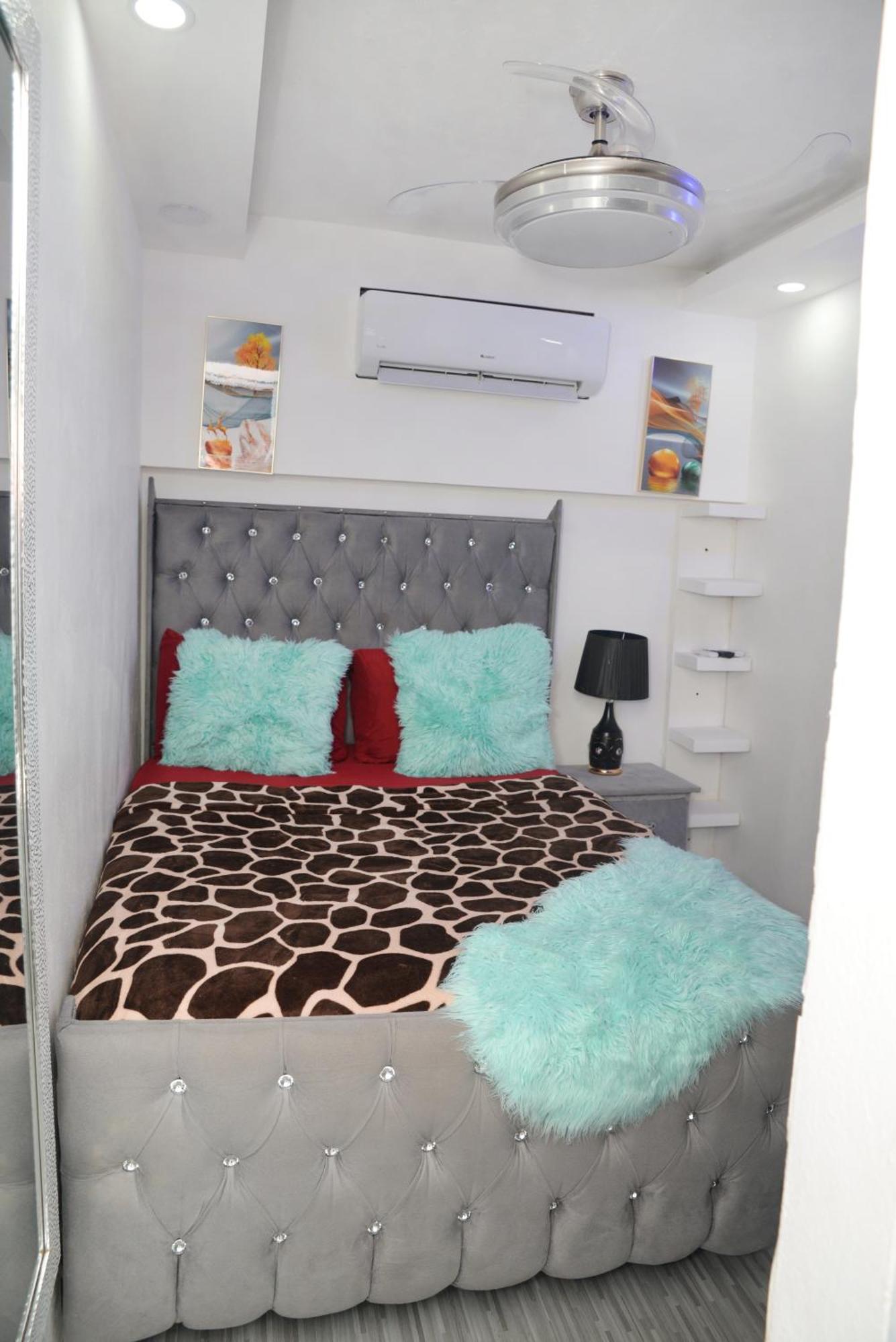 Apartamentos De 1 2 Y 3 Habitaciones Сантяго де лос Кабайерос Екстериор снимка